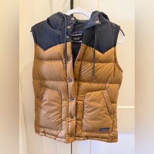Patagonia womens Puffer Vest - Navy and Tan like new!